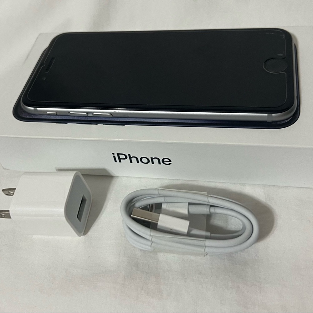 Apple iPhone 6s in Space Grey with 64GB of storage - Picture 3 of 5